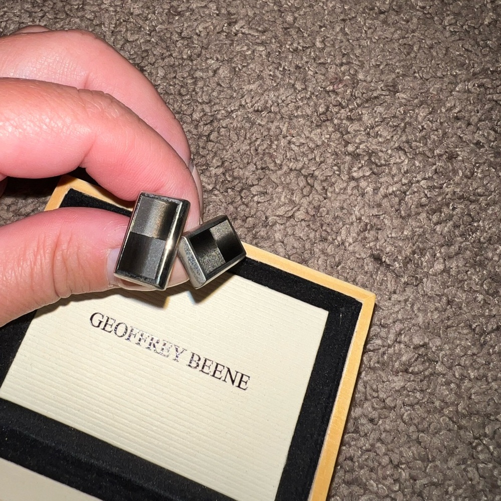 Geoffrey Beene men’s Cuff links. Silver, black and gray dress links